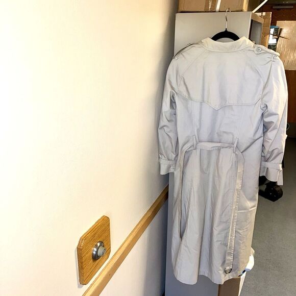 VTG London Fog Maincoats Trench Coat Beige Double Breasted Belted 10 Reg Lined - Picture 3 of 16